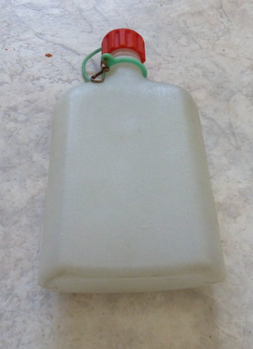 Ancienne gourde plastique - en,