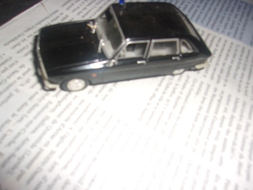 Renault16 noire police - 1/43,