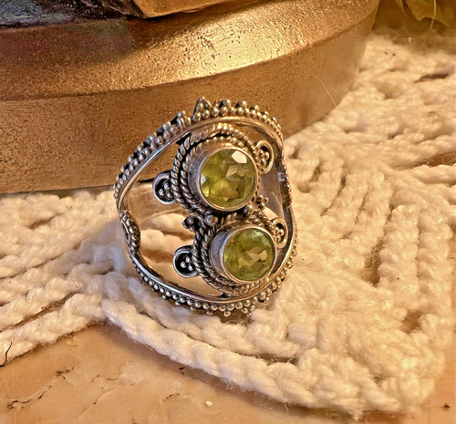 Bague ancienne sertie pierre