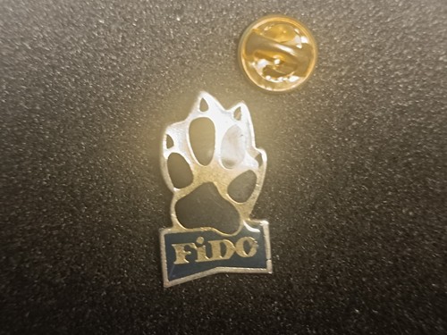 Pin fido empreinte patte - pin's,