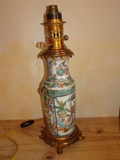 LAMPE ANCIENNE EN PORCELAINE