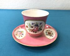 ancienne tasse en porcelaine