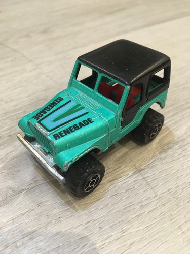 Ancienne jeep bâchée - jeep,
