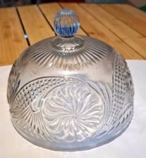 Ancienne cloche à fromage en verre pressé moulé   diam : 17 cm