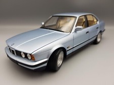 1/18 Minichamps BMW 535i (E34) (1988 bleu métal) réf 100024007