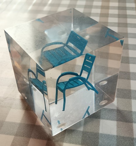 Petit cube inclusion résine - , /