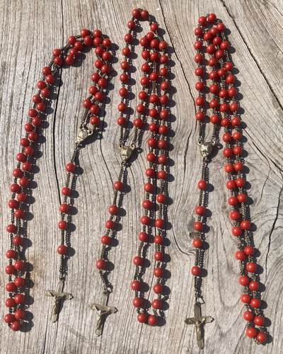 Trois chapelets perles couleur - trois,