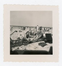 PHOTO  snapshot amateur vintage, mer vacances plage été en famille transat