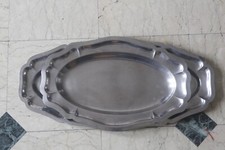 LOT DE. DEUX PLATS À SERVIR