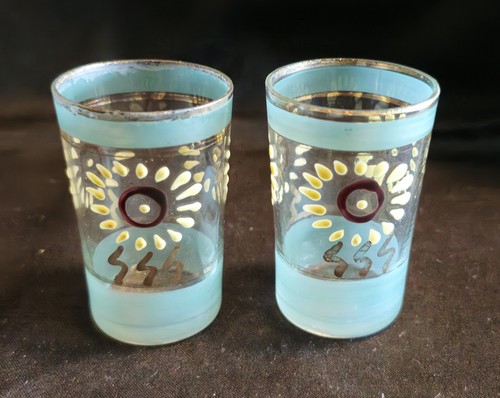 Deux petits verres émaillés - deux,