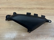 UN CACHE PLASTIQUE CARENAGE