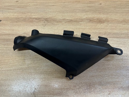 Cache plastique carenage - un,
