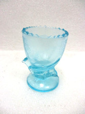 Coquetier en verre moulé bleu