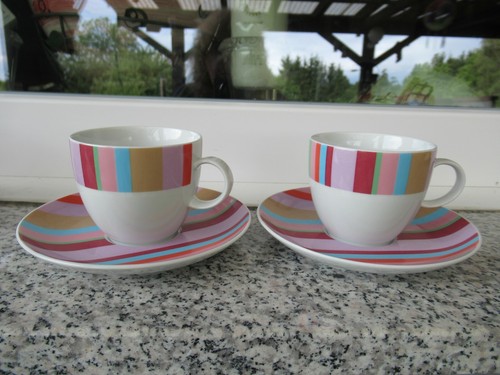 Tasses sur soucoupes - tasses,