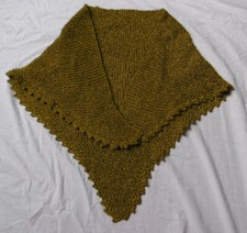 TRES BEAU CHALE VERT BRILLANT TRICOTE A LA MAIN NEUF