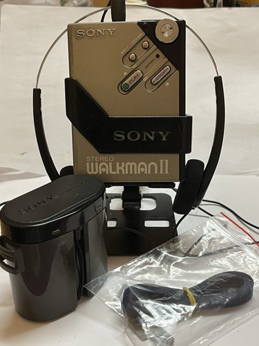 Sony cassette player - 🟡sony, wm-2