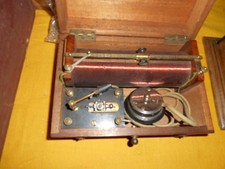 Poste à galène marque Péricaud dans son coffret et écouteur de la même marque