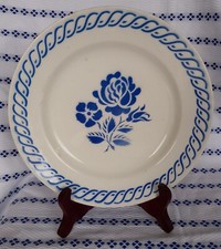Rare assiette ancienne Gien France fleur bleu et motifs bleus sur le pourtour