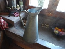 Ancien broc en zinc,fontaone,jardin,décoration,quicaillerie,1950