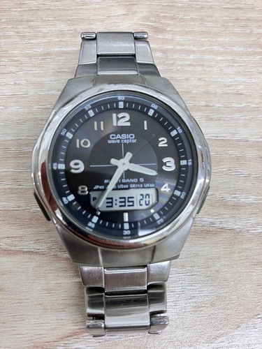 Montre solaire radiocommandée