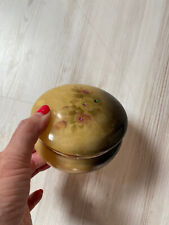 Boîte ronde en onyx (?) thème floral