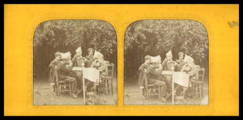 Garçons table buvant du - table,