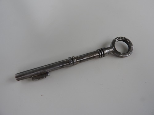 Old key lock store - old,