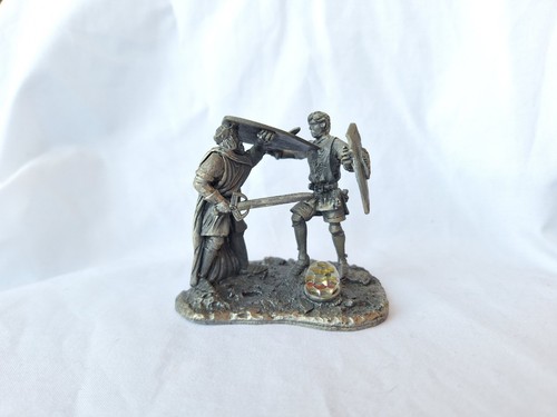 Pewter figurine arthur and - pewter,