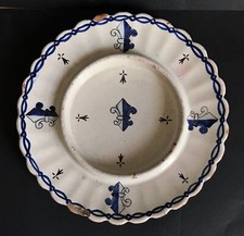Assiette XIX ème  FLEUR DE LYS & HERMINE BRETONNE POUPLARD ? MALICORNE? Bleu