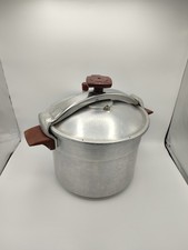 Ancienne cocotte minute en