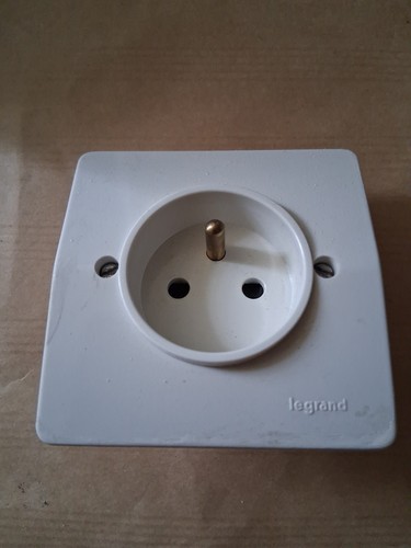 Prise 220 volts legrand - prise,