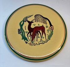 Grande assiette Keraluc Quimper – décor cervidés – attribuée à René Le Rouzic 