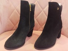 Paire De Chaussures Bottine