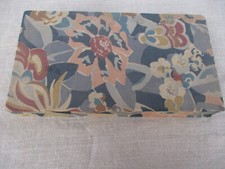 Ancienne boîte à couture ou rangement en carton et tissu
