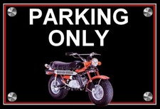 plaque " PARKING ONLY SUZUKI