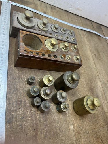 Lot poids laiton outils - 25,