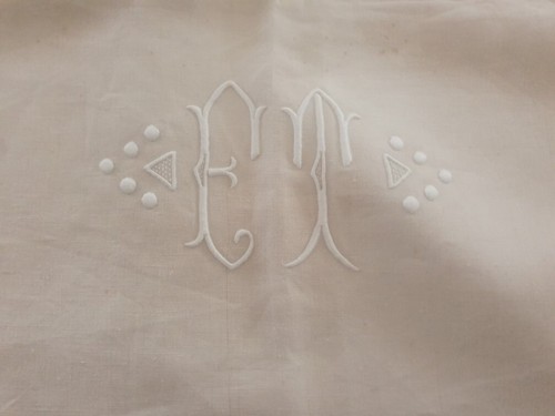 Drap ancien brodé monogramme