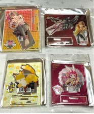 Lot de 4 figurines sur pied