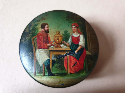 Ancienne petite boite russe - russe, en