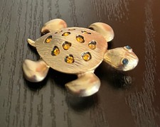 BROCHE/PENDENTIF "TORTUE"/METAL DORE/ OXYDES LUMINEUX/ ANNEES 2000