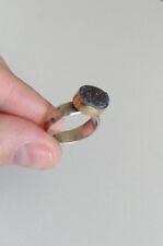 Bague en argent martelé, or jaune 9k et quartz druzy