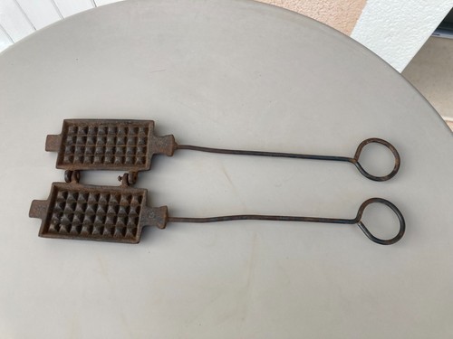 Ancien petit gaufrier fonte - petit,