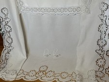 Parure ancienne en lin et fil broderie Richelieu florale monogrammes DG 228x316