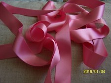 Ancien ruban en satin. Superbe qualité. Années 50.  Au mètre. Rose soutenu. N°19