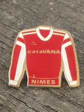 1 PIN'S  pins football )) NIMES OLYMPIQUE * FRANCE