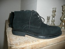 YIMAIDA chausssures daim taille 40 coloris noir en parfait état proche du neuf