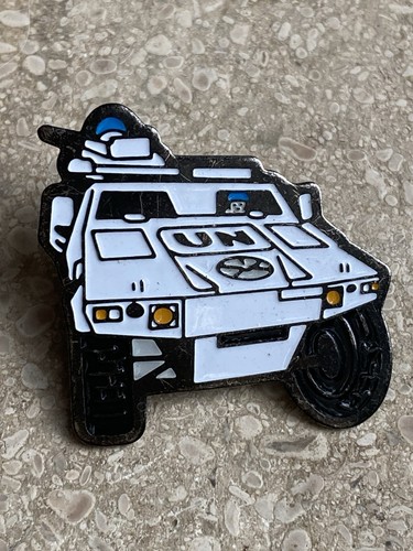 Pin vehicule blindé - pin’s,