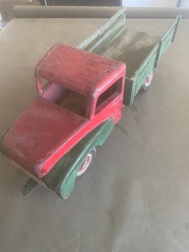 Ancien jouet camion en - un,