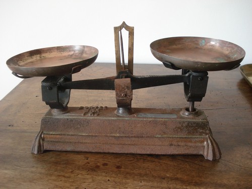 Petite balance ancienne