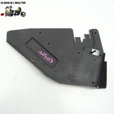 Plastique sous cache latéral